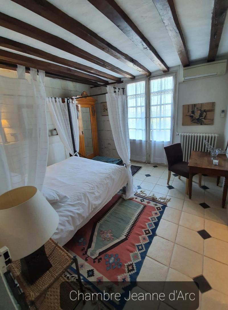 Le Presbytere De La Cite Royale De Лош Номер фото